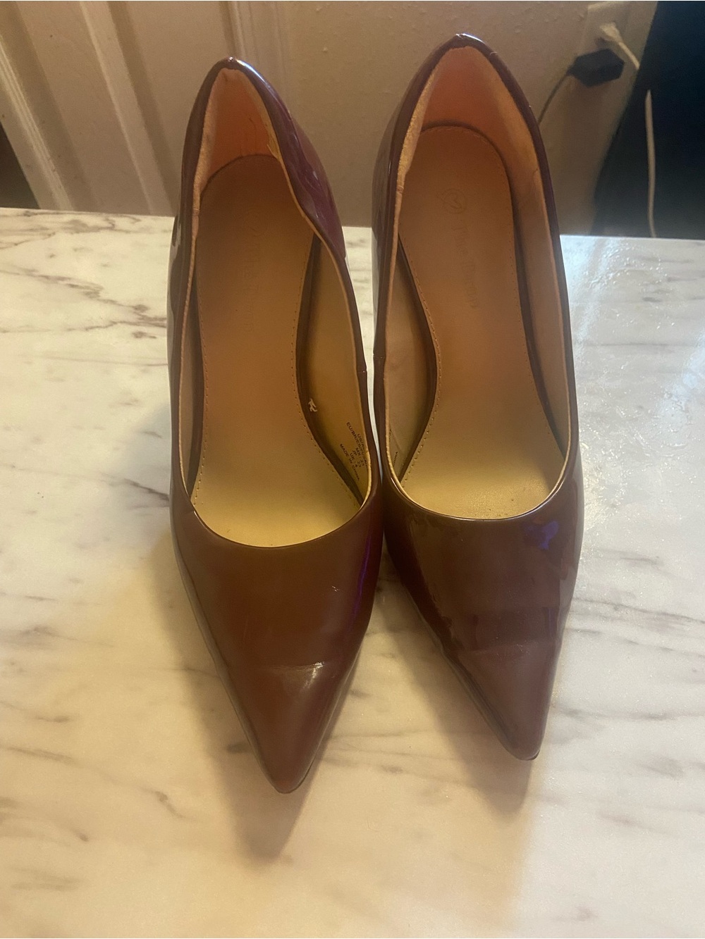 Women's Pointed Toe Patent Pumps - Brown